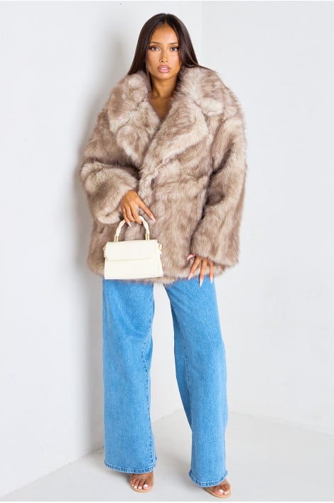 Manteau court beige à fausse fourrure poils longs