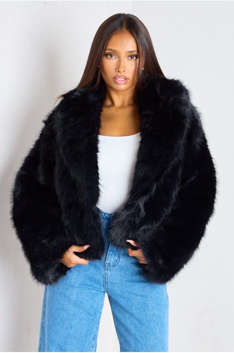 Manteau court en fourrure noire