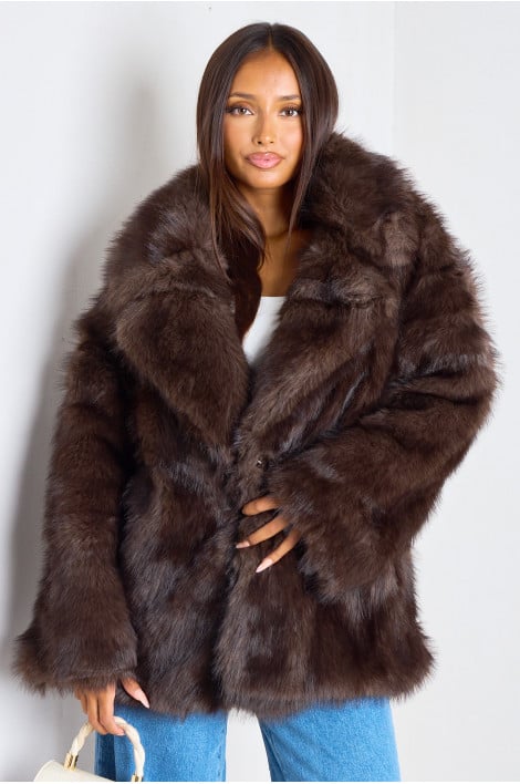 Manteau court marron à fausse fourrure poils longs