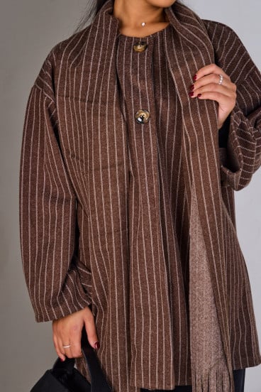 Poncho marron avec écharpe intégrée à rayures