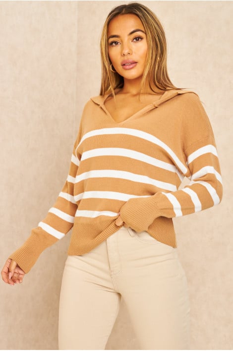 Pull camel en fines mailles à rayures blanches