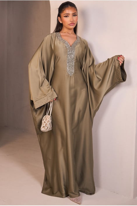 Abaya kaki satinée à perles sur le col