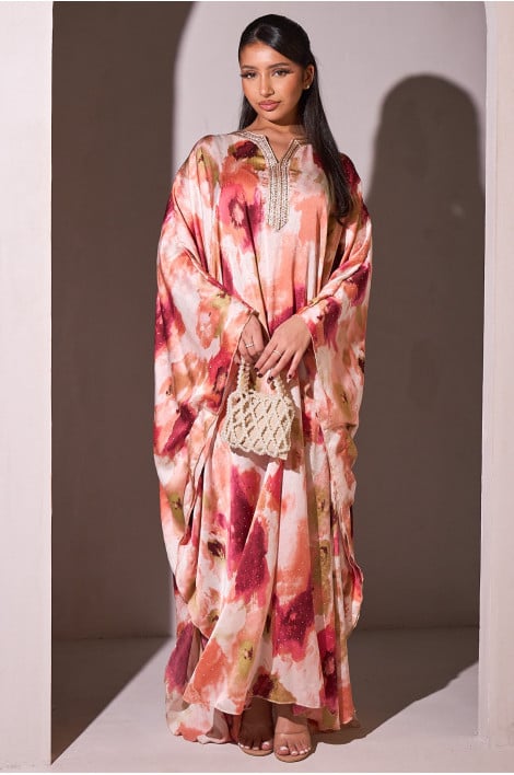 Abaya blanche satinée avec motif marbré et strass