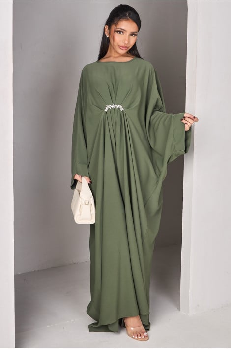 Abaya verte avec bijoux à la taille