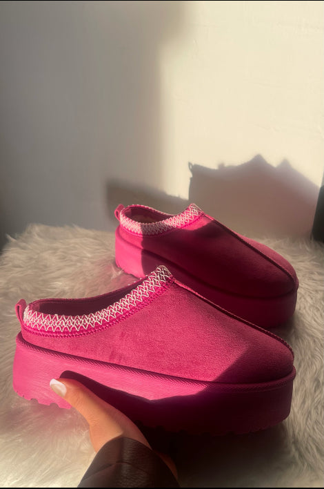 Bottines chaussons en velours compensés fushia