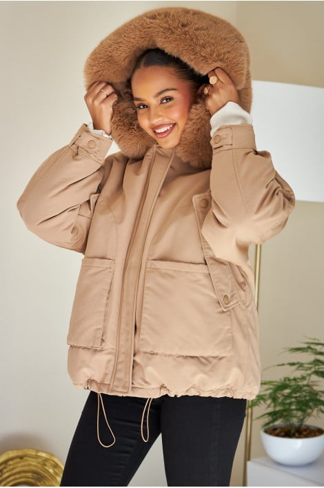 Doudoune courte camel capuche en fourrure