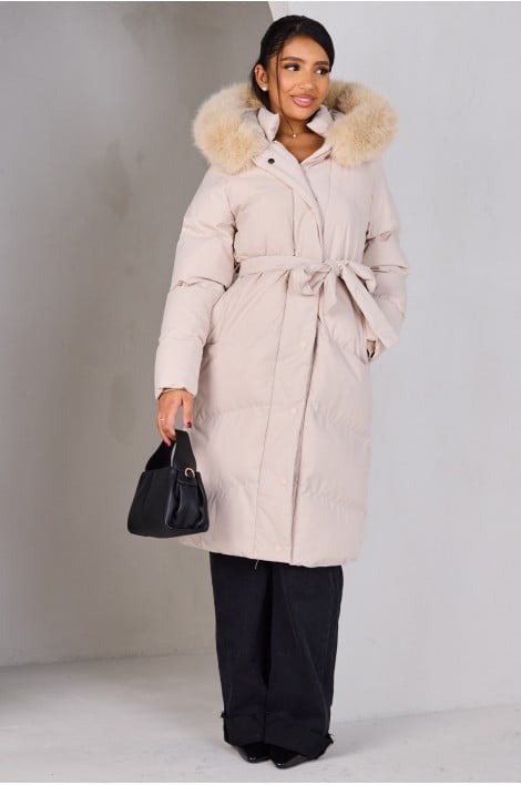 Doudoune beige à capuche en fourrure ceinturée