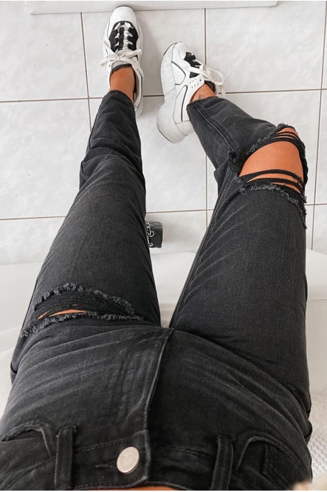 Jean Mom noir déchiré