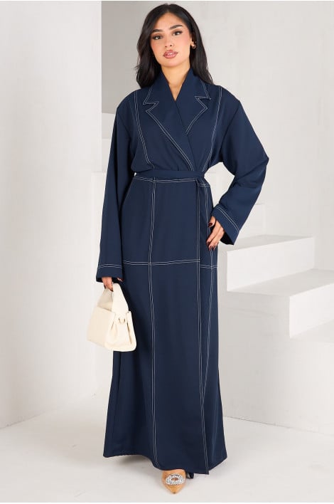 Kimono bleu foncé ceinturé à coutures en relief