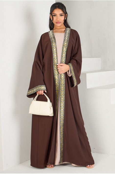 Kimono marron à bandes avec motif baroque