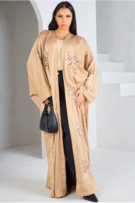 Kimono satiné camel à sequins en forme de fleurs
