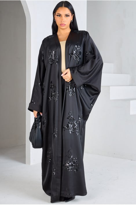 Kimono satiné noir à sequins en forme de fleurs