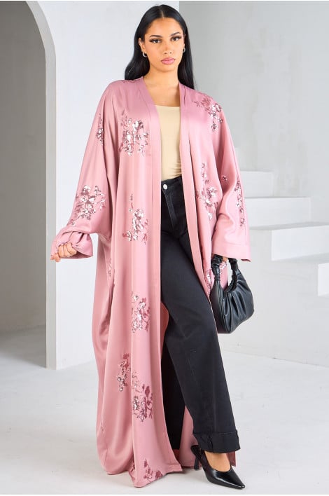 Kimono satiné rose à sequins en forme de fleurs
