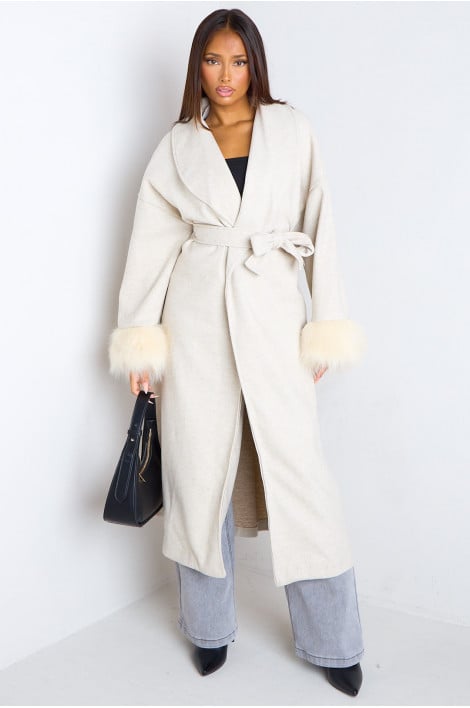 Manteau long beige ceinturé texture polaire