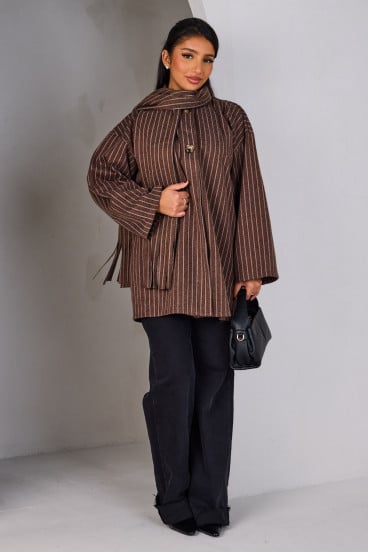 Poncho marron avec écharpe intégrée à rayures