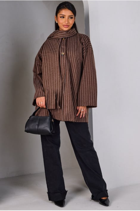 Poncho marron avec écharpe intégrée à rayures