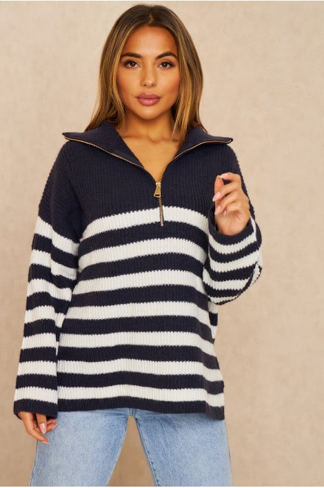 Pull bleu en mailles à rayures blanches col montant zippé