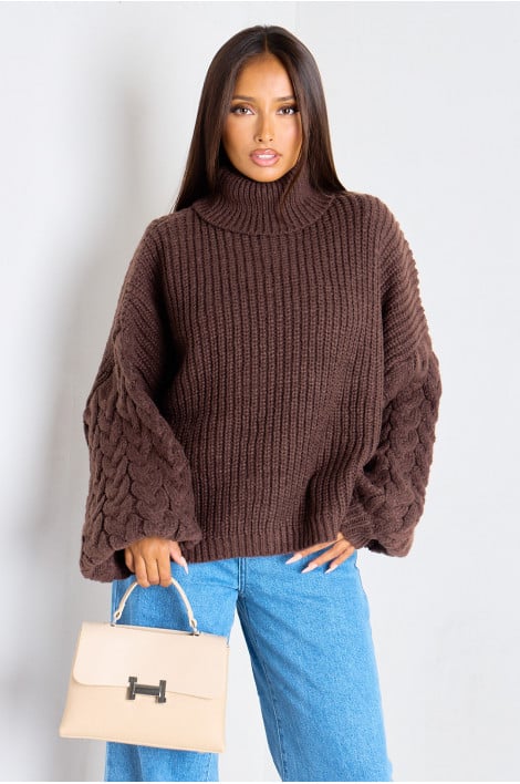 Pull col roulé marron en maille épaisse