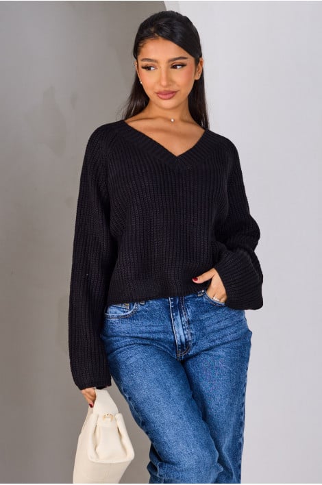 Pull court noir en maille à col v
