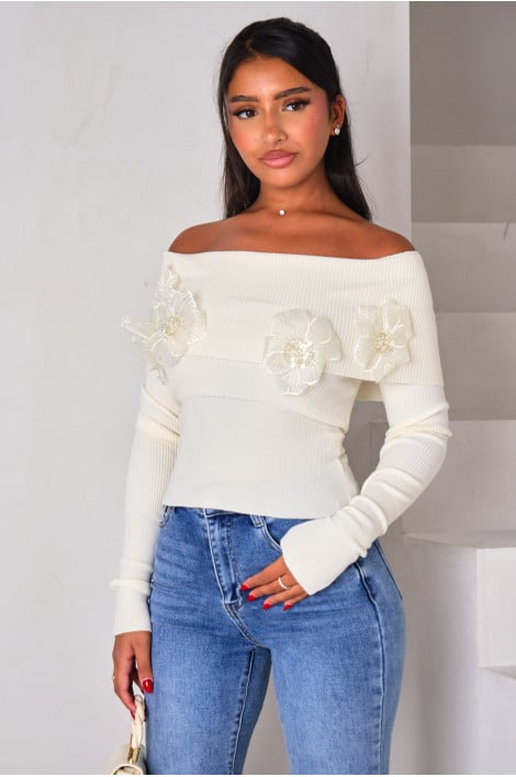 Pull écru col bardot à fleurs