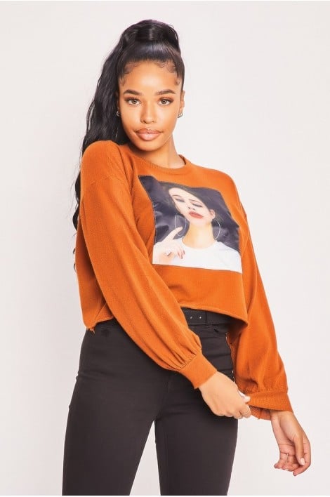 Pull marron tête de femme