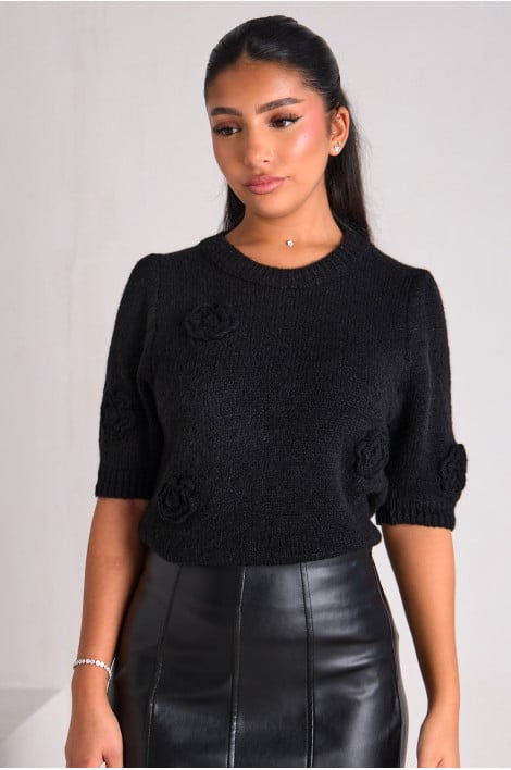 Pull noir en laine à relief fleurs