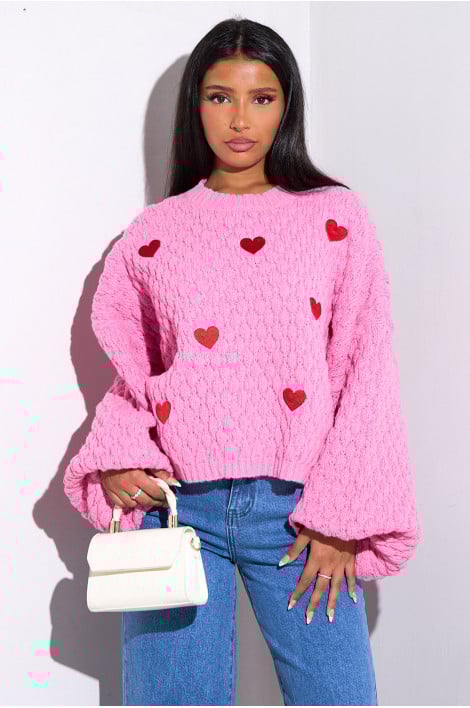 Pull tricoté à cœurs rose