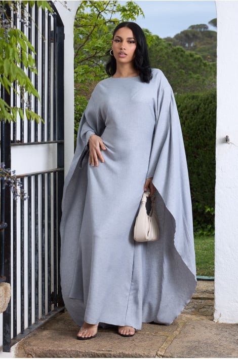 Robe ample ceinturée gris avec empiècement cape