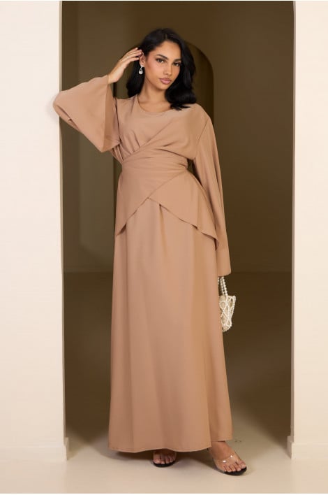 Robe beige foncé empiècement croisée a noué au dos
