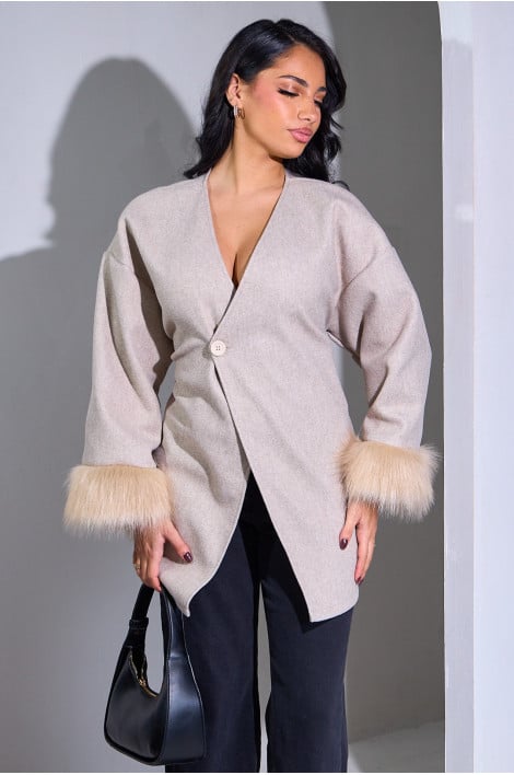 Veste ceinturée taupe à poignets en fourrure