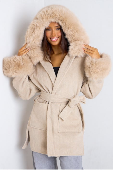 Veste cintrée beige à fausse fourrure