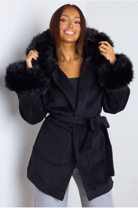 Veste cintrée noire à fausse fourrure