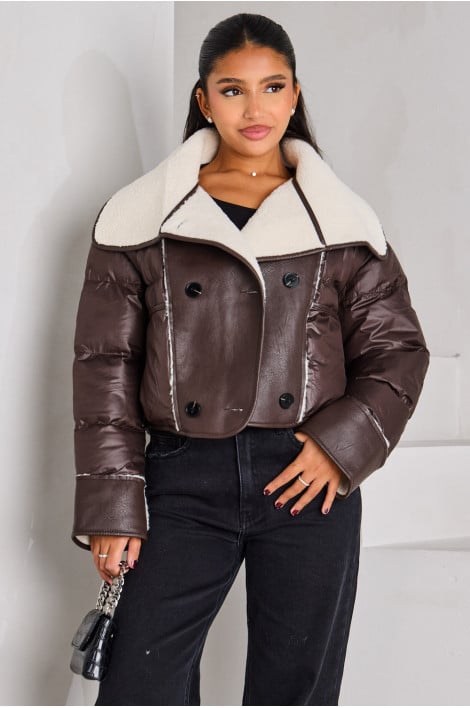 Veste courte marron texturée et fourrure