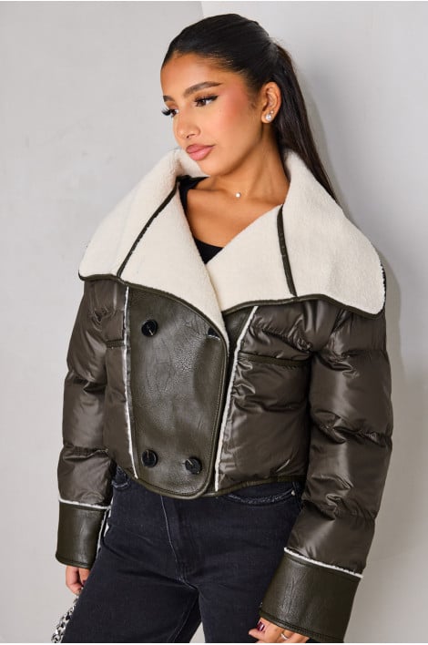 Veste courte verte texturée et fourrure
