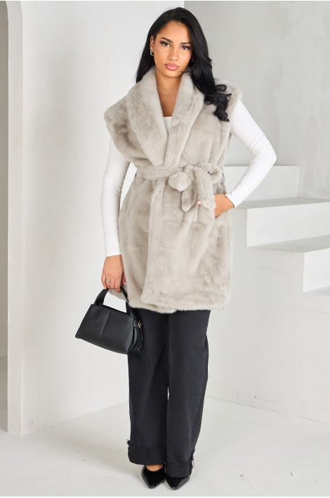 Veste en fourrure sans manches ceinturée grise
