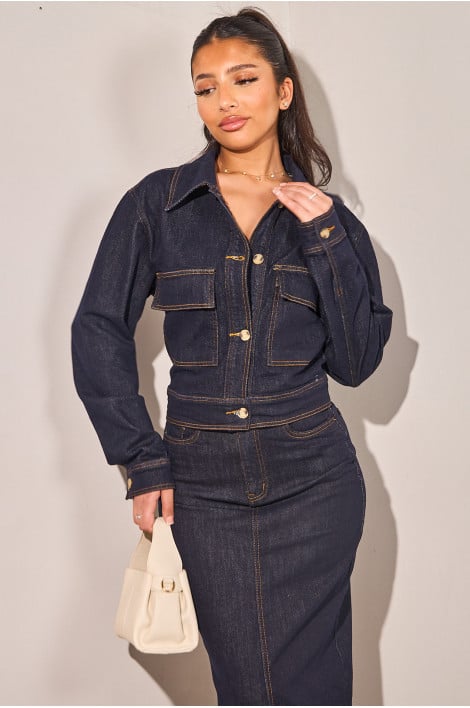 Veste en jean bleu foncée avec coutures apparentes