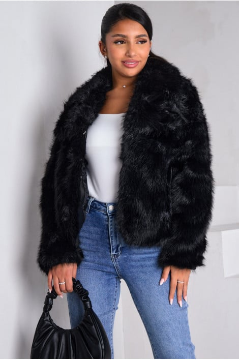 Veste noire à fourrure